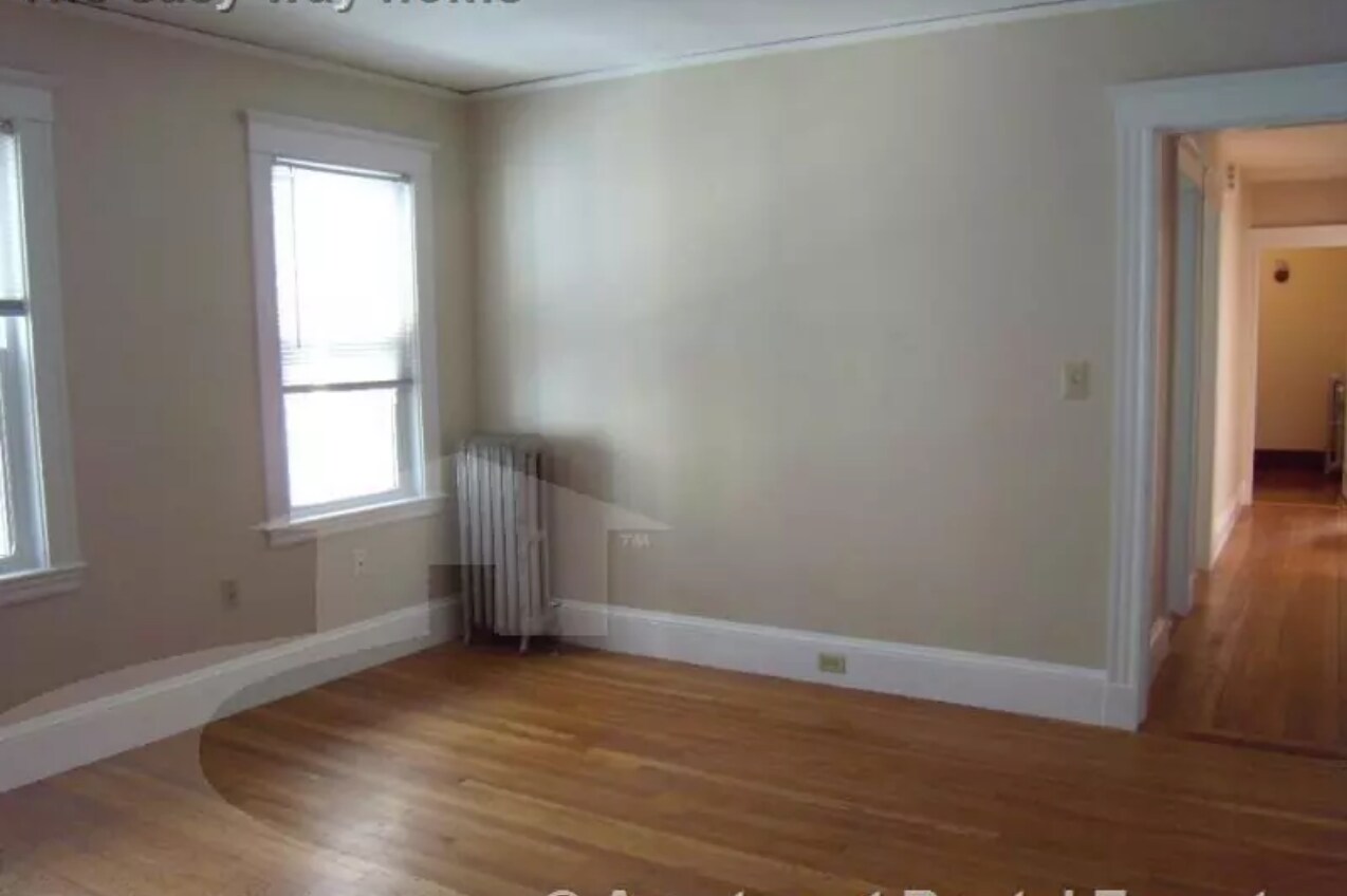 Building Photo - 47 Standish St