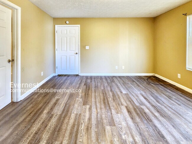 Building Photo - 3203 Fairington Ridge Cir