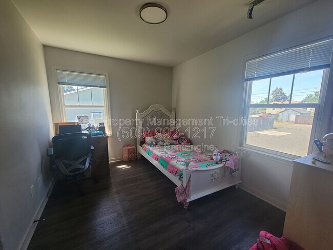 Building Photo - 707 W Shoshone St