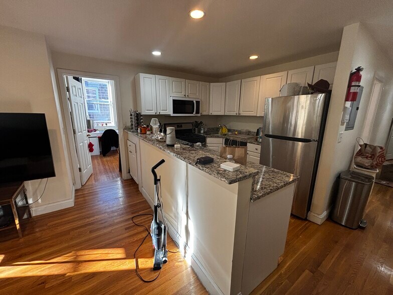 Building Photo - 66 Egmont St