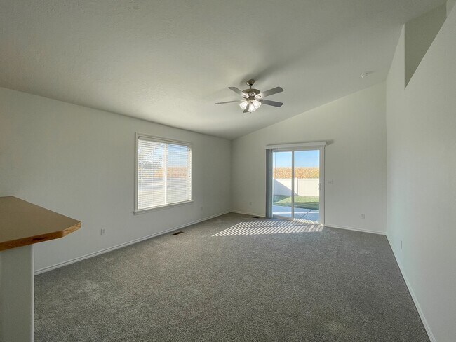 Building Photo - 10826 Hackberry St