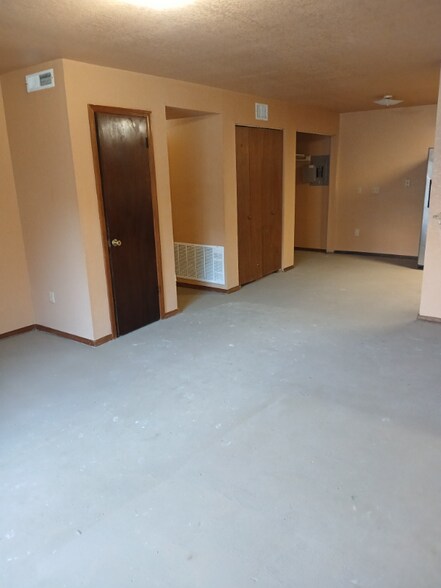 Building Photo - 902 Cynthia St