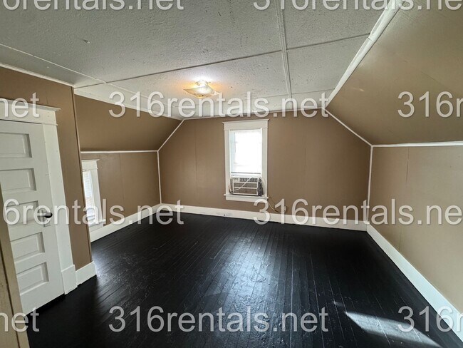 Building Photo - 1611 N Poplar St