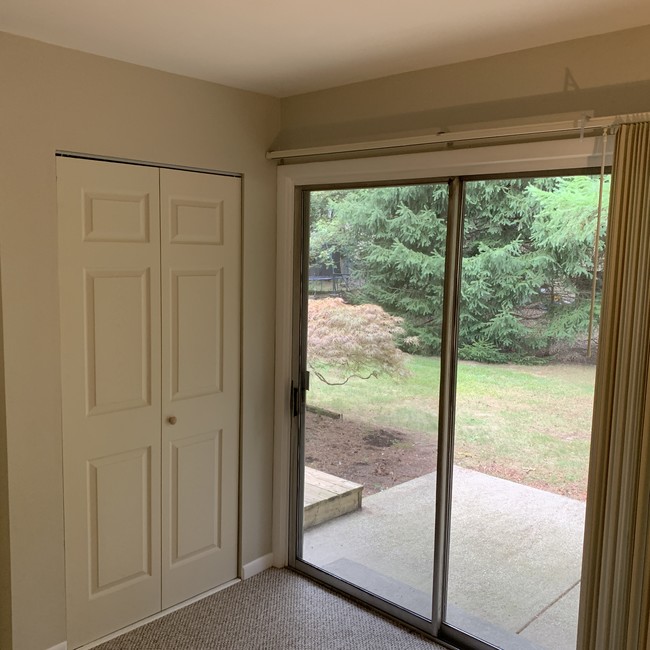 Patio bedroom, slider - 4890 Norfolk Cir