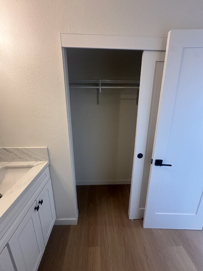 Building Photo - $3,750- 3 Bed / 2.5 Bath Renovated Townhome in Poway