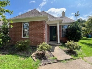Building Photo - Renovated 2 Bedroom 2 Bath Home for Rent!