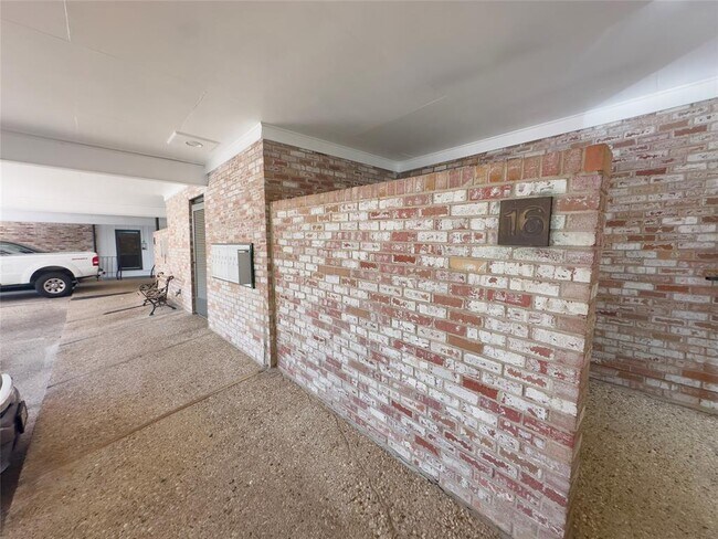 Building Photo - 2704 San Pedro St