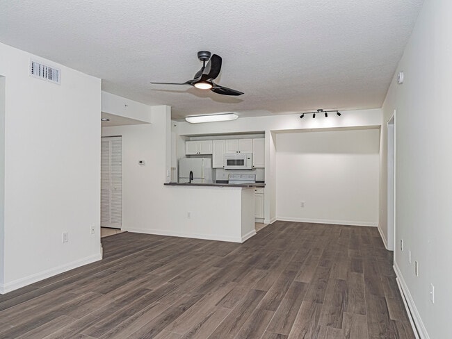 Building Photo - 5090 Fairways Cir