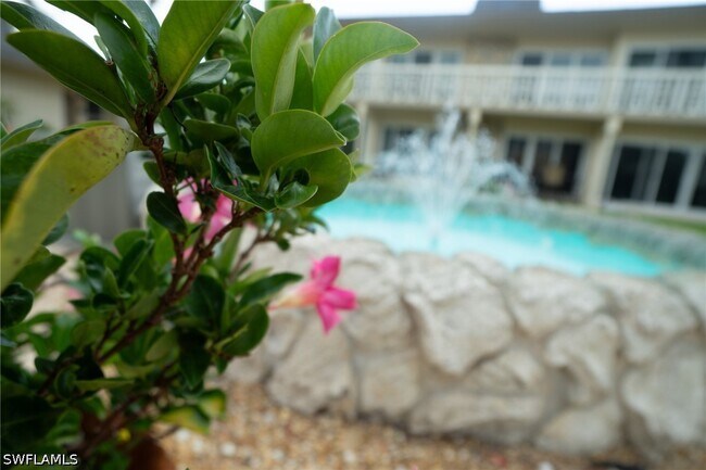 Building Photo - 1215 Edington Pl