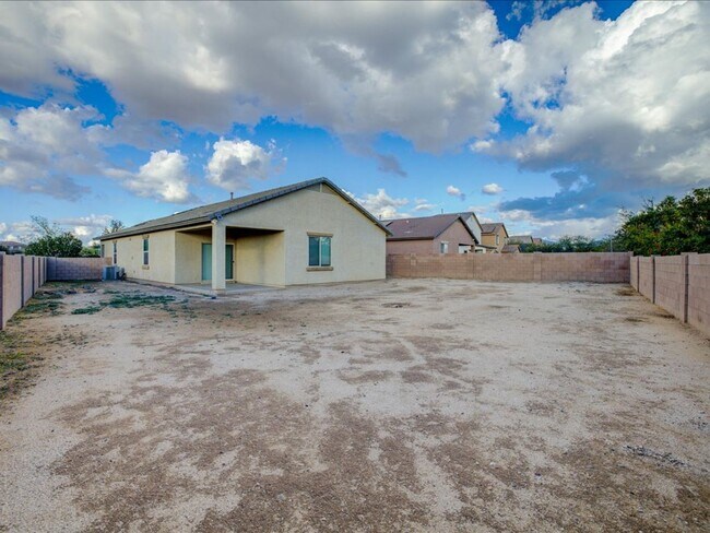 Building Photo - 3-Bedroom, 2-Bathroom in Marana AZ!