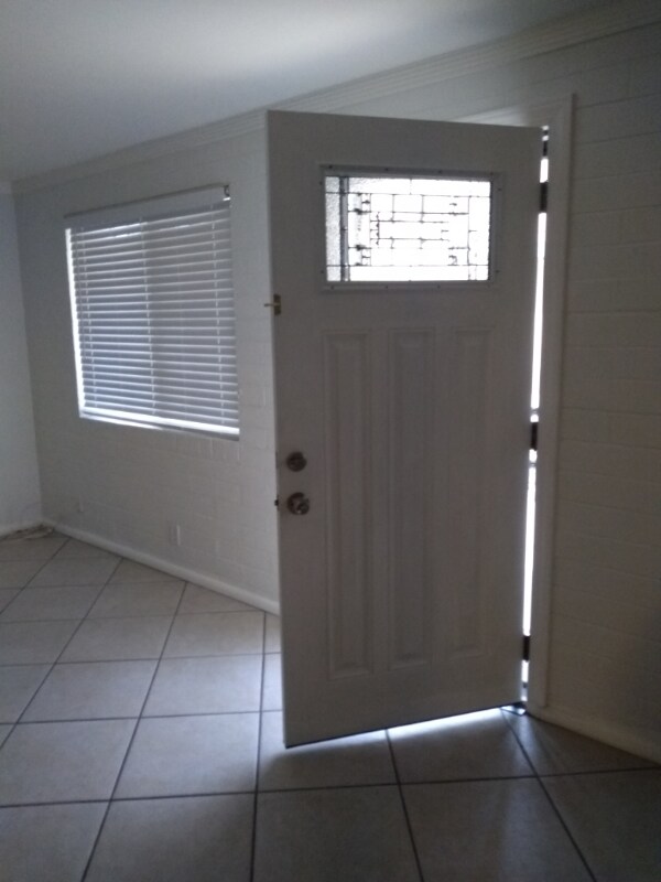 Building Photo - 1031 N Holly Ave