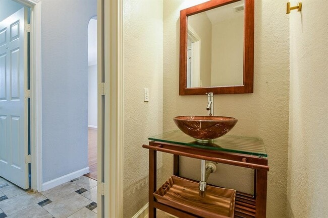 Building Photo - 18035 Somerset Knolls Ct