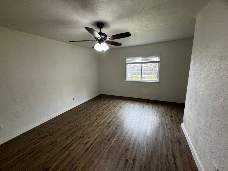 Building Photo - 7505 Whitewood Dr