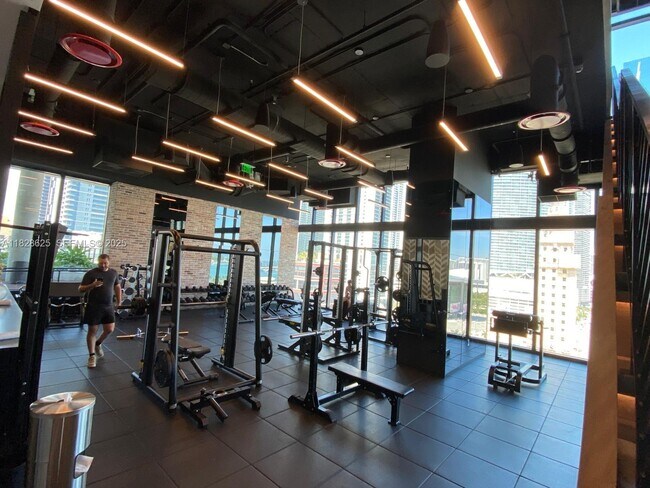 Building Photo - 398 NE 5th St