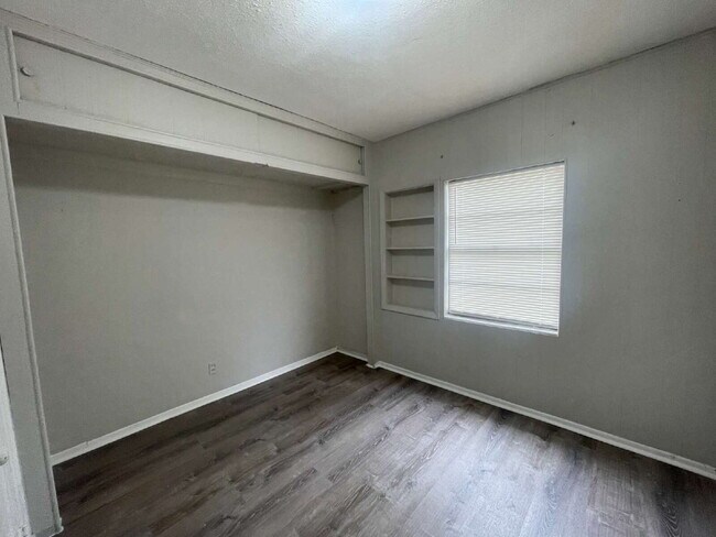 Building Photo - 1145 Edgemoor Ave