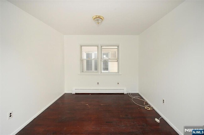 Building Photo - 18 Colonial Dr