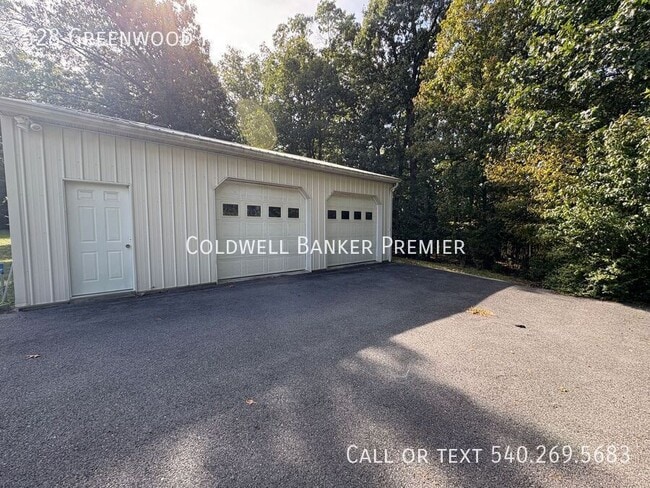 Building Photo - 528 Greenwood Rd