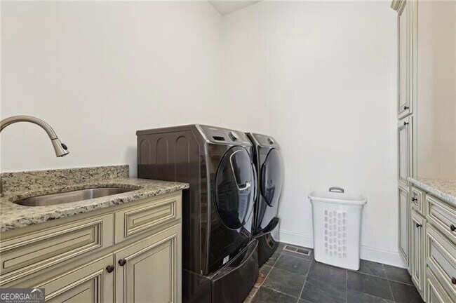 Building Photo - 343 Summer Garden Dr