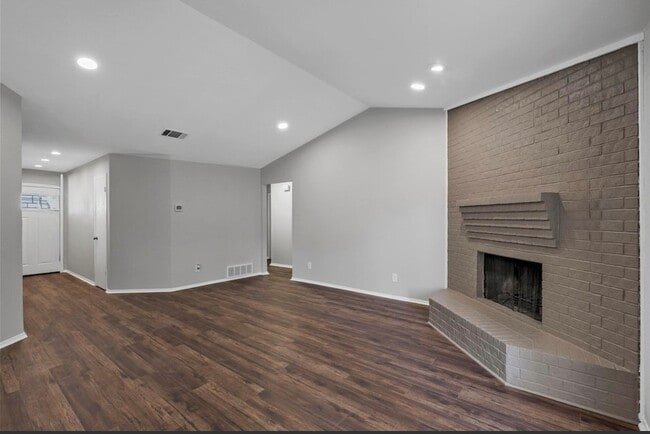 Building Photo - 1300 Timbercrest Dr