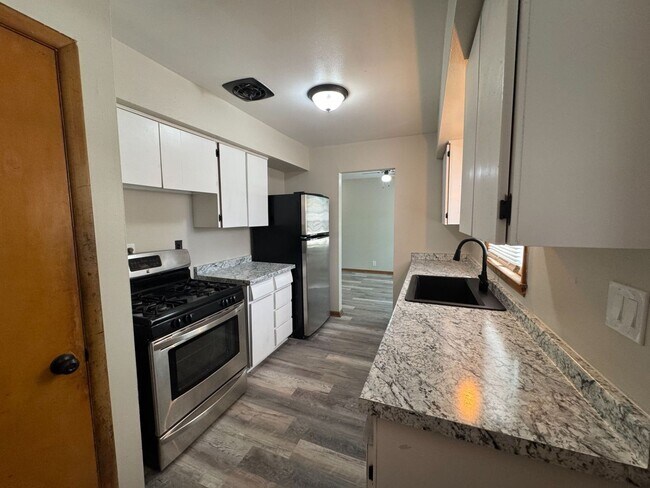 Building Photo - 5905 N 66th St