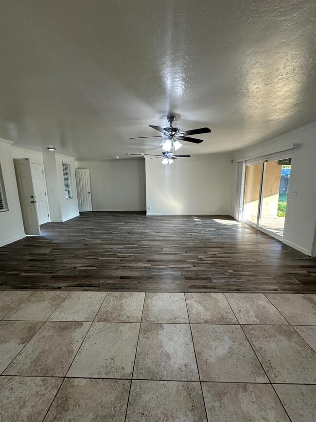 Building Photo - 440 N Homsy Ave