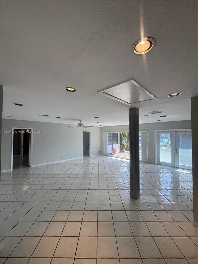 Building Photo - 2404 NE 28th Ave