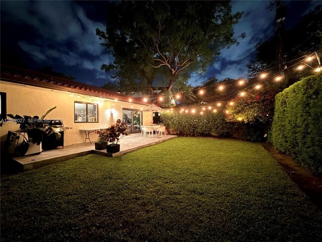 Building Photo - 815 Valencia Ave