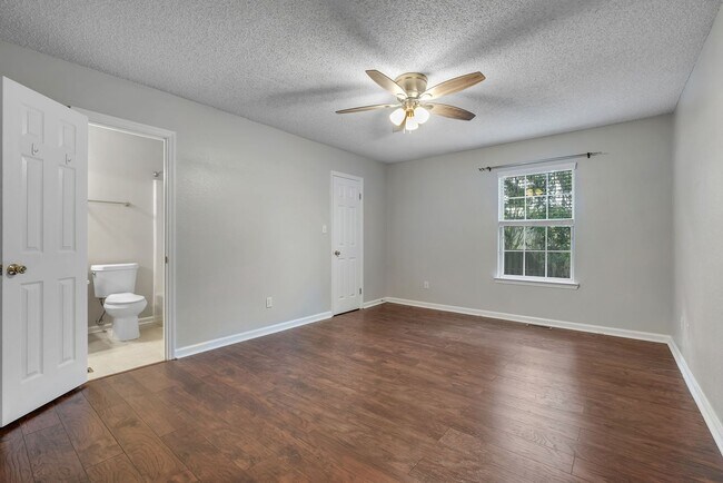 Building Photo - East Tallahassee Townhome