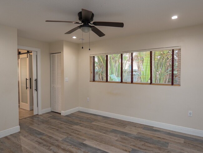 Building Photo - 3525 Riviera Dr