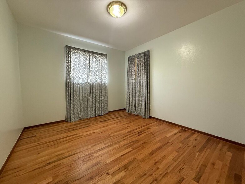 Building Photo - 1231 S Marshall St