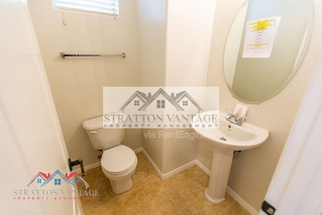 Building Photo - 1247 S Emmett Dr