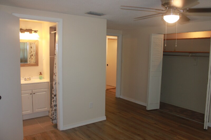 Building Photo - 10702 Laburnum Dr