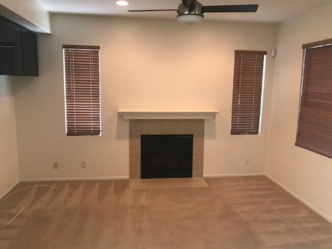 Building Photo - Gated Community!