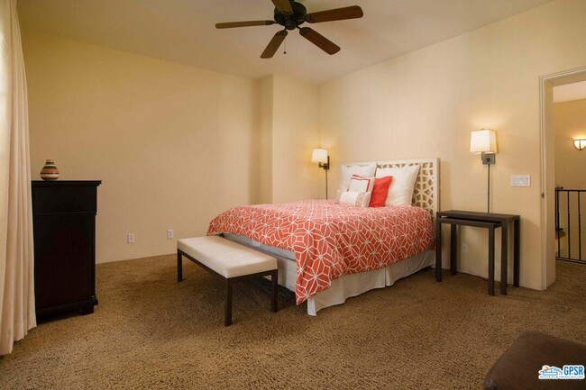Building Photo - 443 Villaggio N