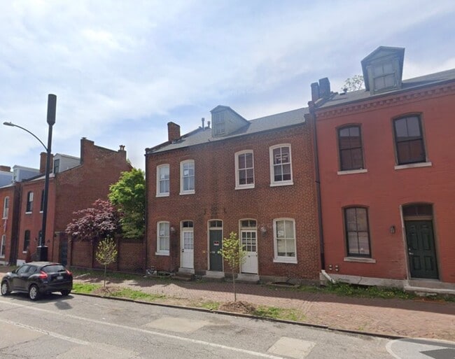 Building Photo - 932-934-934 Russell Blvd