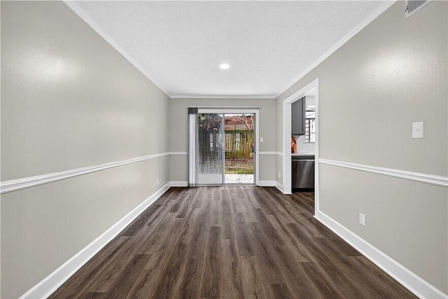 Building Photo - 679 Anderson Walk