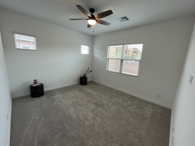 Building Photo - 442 S Jacana Ln