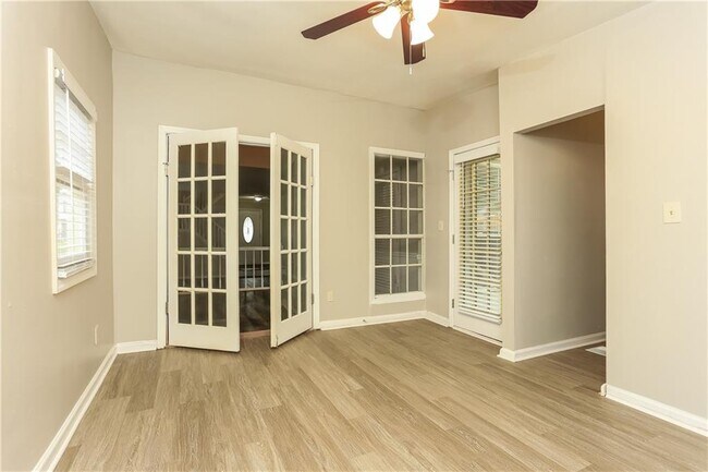 Building Photo - 442 Sherwood Oaks Rd