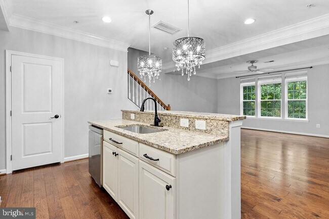 Building Photo - 7420 Brunson Cir