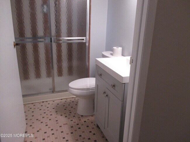 Building Photo - 111B Edinburgh Ln