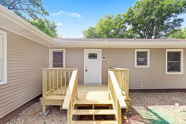 Building Photo - 1101 E Pin Oak Dr