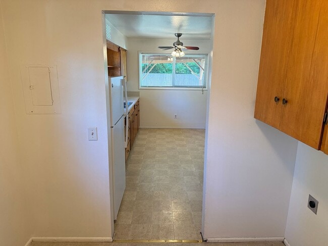 Building Photo - 1-bdroom, 1-bathroom duplex near Marie Jacob's Park!