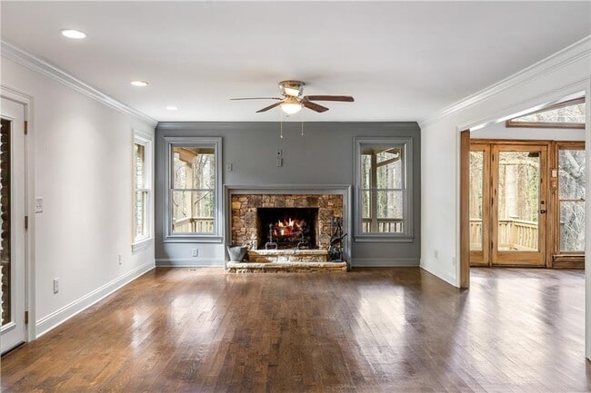 Building Photo - 2468 Ridgeway Dr