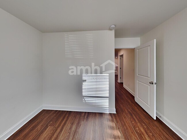 Building Photo - 209 Rivulet Dr