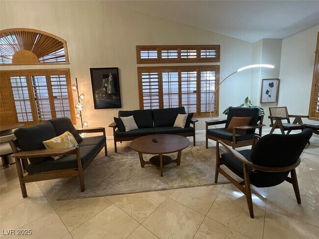 Building Photo - 8350 Campana Dr