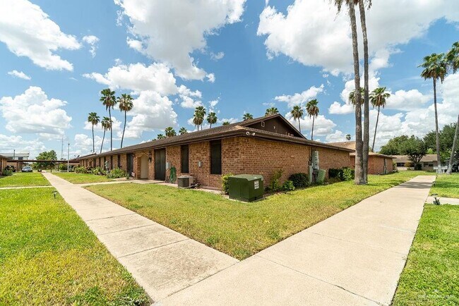Building Photo - 1500 Evergreen Ave