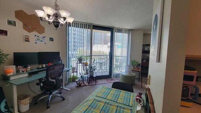Building Photo - 440 N McClurg Ct