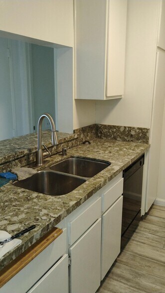 Building Photo - 5460 White Oak Ave