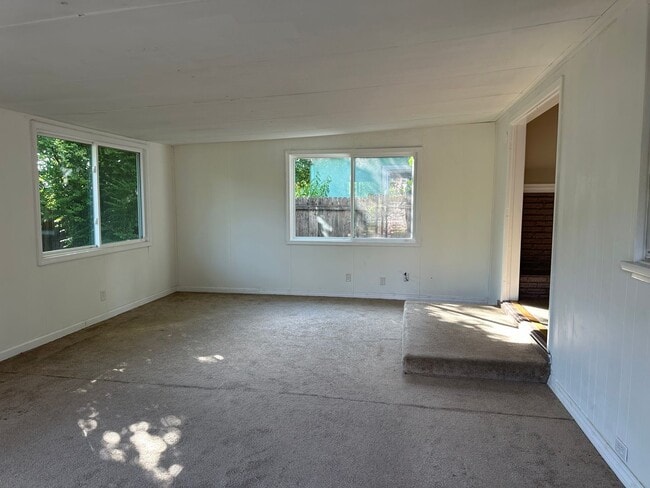 Building Photo - 4 Bdrm 2 Bath located in Elk Grove Unifed School District