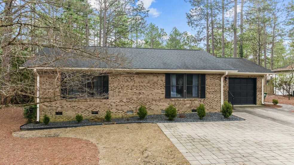 Building Photo - 1635 Longleaf Dr E